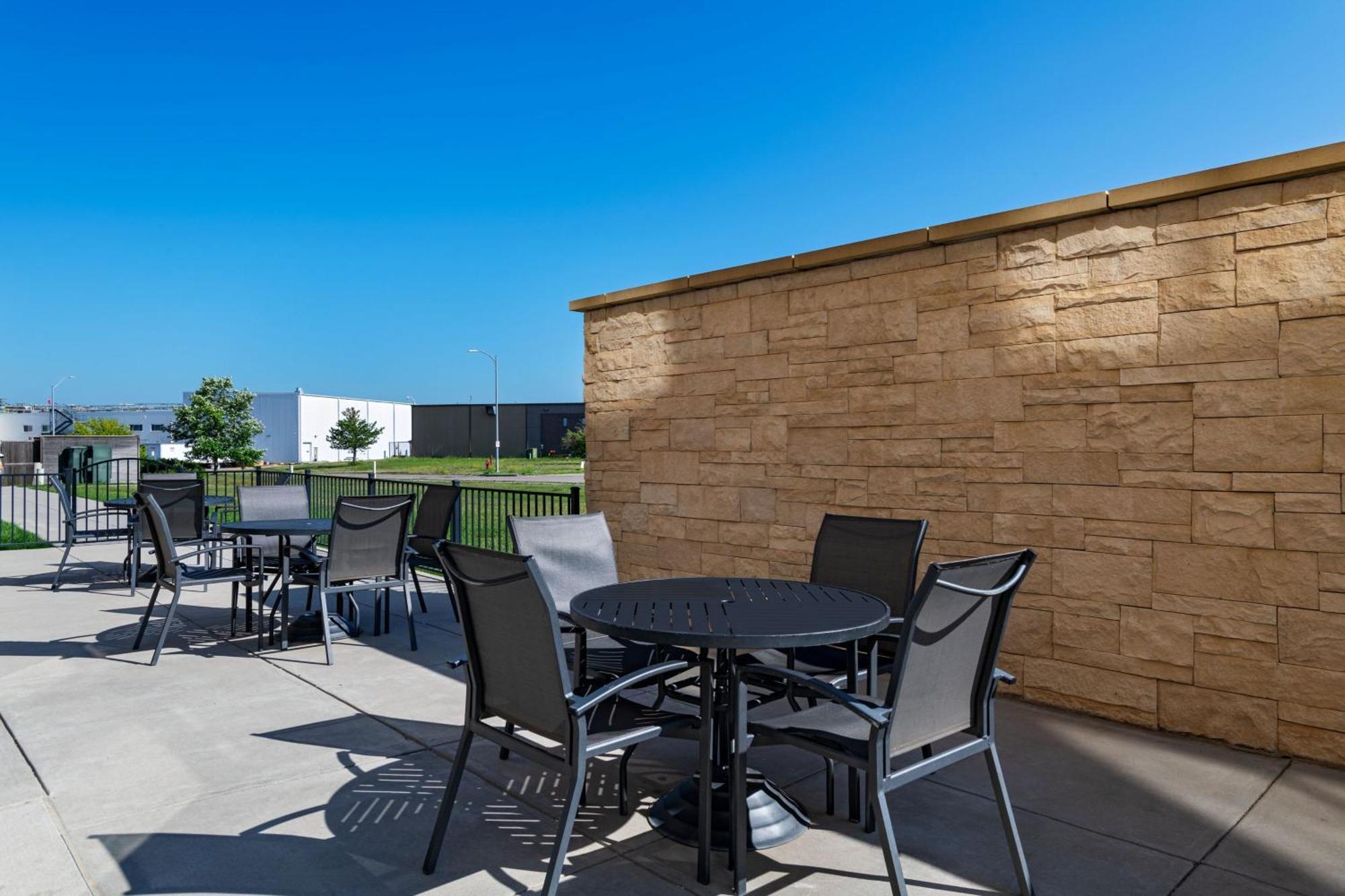 Fairfield Inn & Suites By Marriott Lincoln Airport Exterior photo
